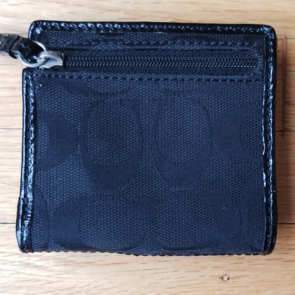 Coach Signature Wallet - Picture 2 of 5